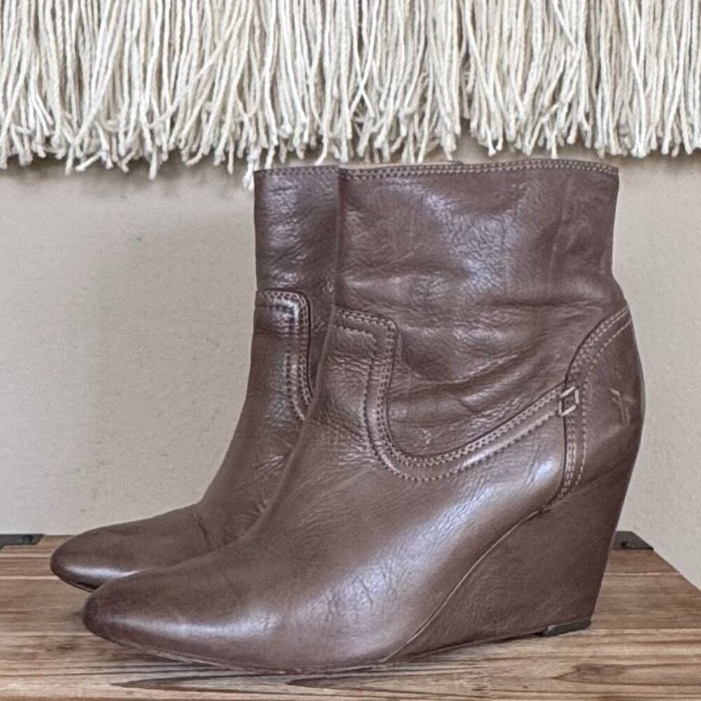 Frye Reina Taupe Gray Genuine Leather Covered Wedge Heel Short Ankle Boot Size 9